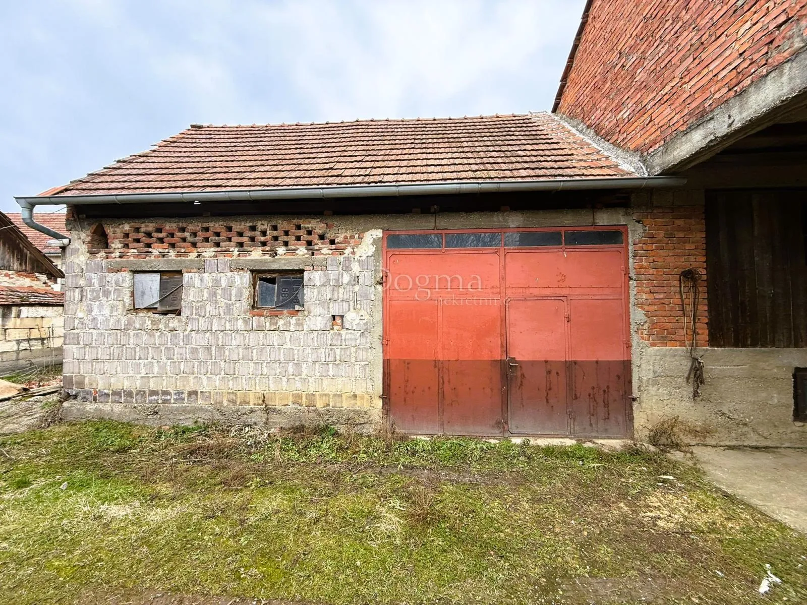 kuća s brojnim gospodarskim objektima - slika 20