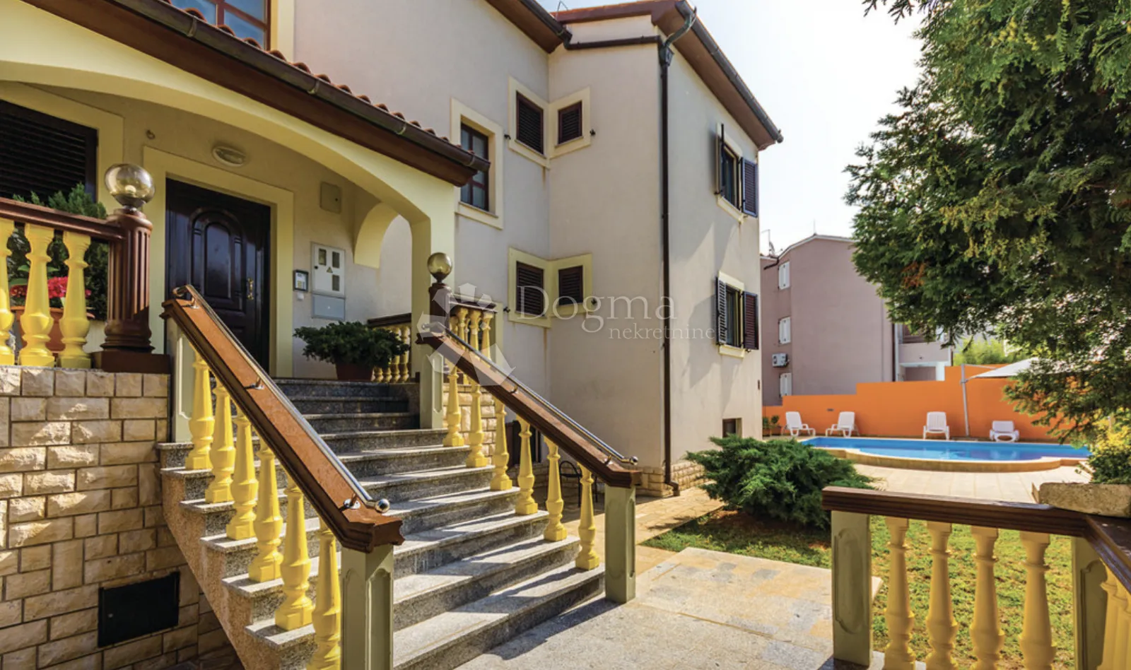 investicijska prilika! apartmanska kuća u neposrednoj blizini mora - slika 24