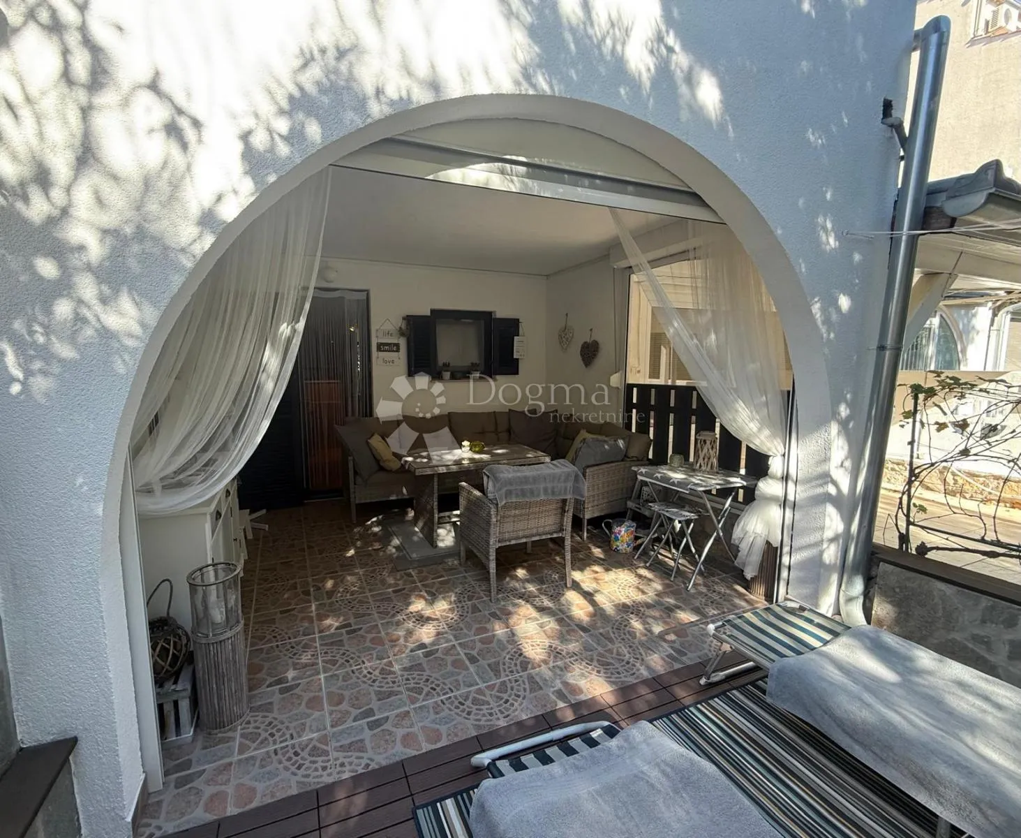 apartman useljiv i namješten - slika 2