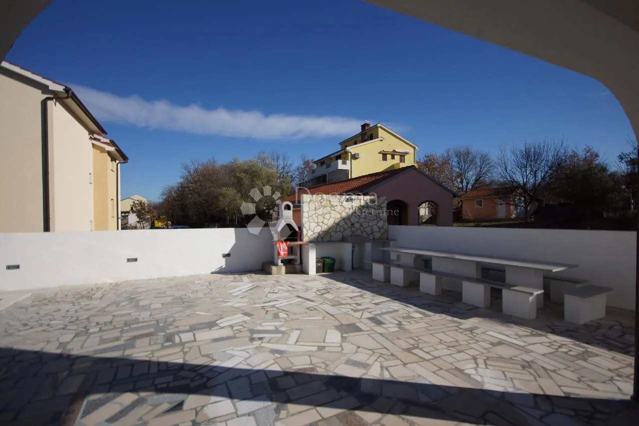 kuća za odmor s bazenom - slika 14