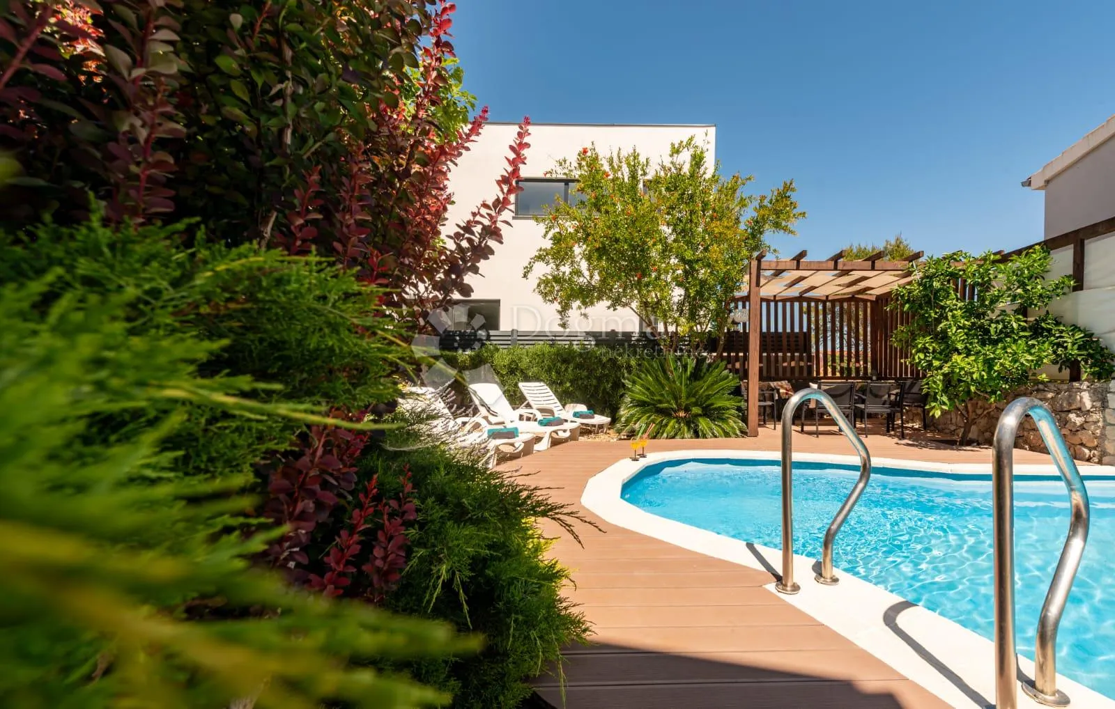 tri apartmana s bazenom - slika 70