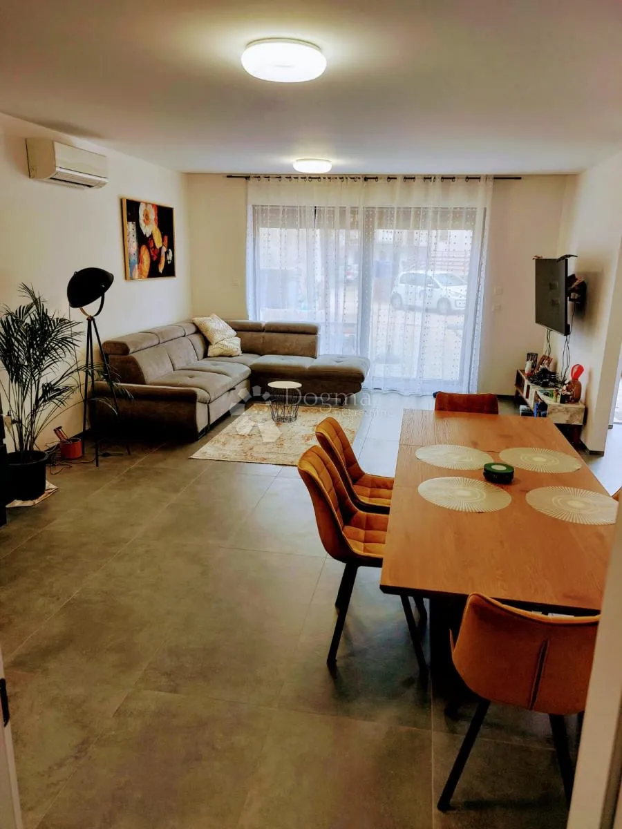 moderna novogradnja 500 m od mora! - slika 1