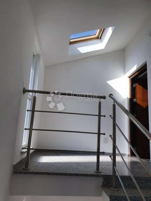 apartman s bazenom malinska - slika 12