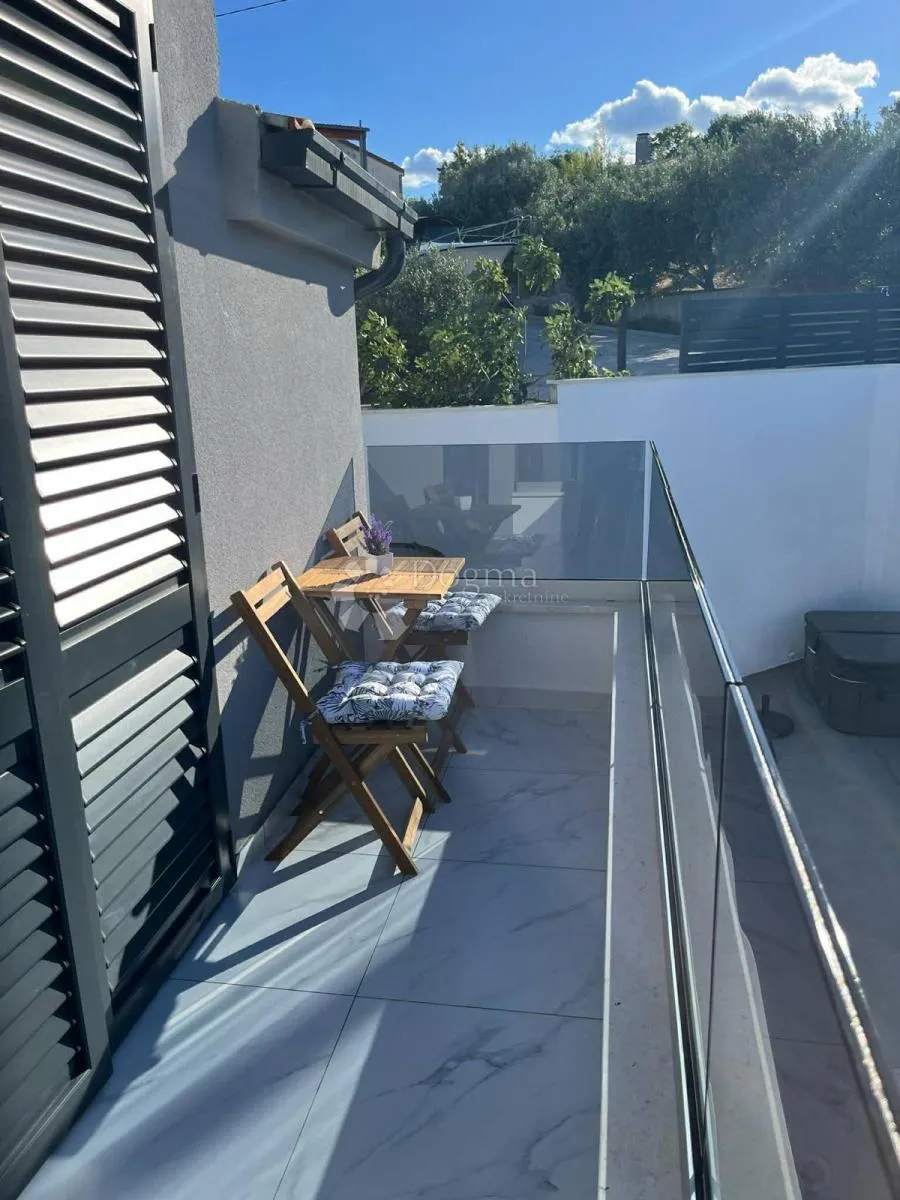 prekrasna kuća s bazenom i pogledom na more-čiovo - slika 7