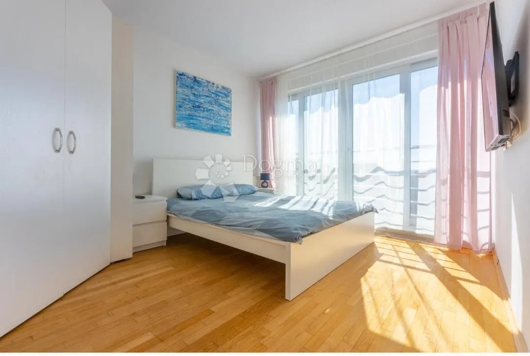 dvosoban stan /apartman u crikvenici! - slika 12