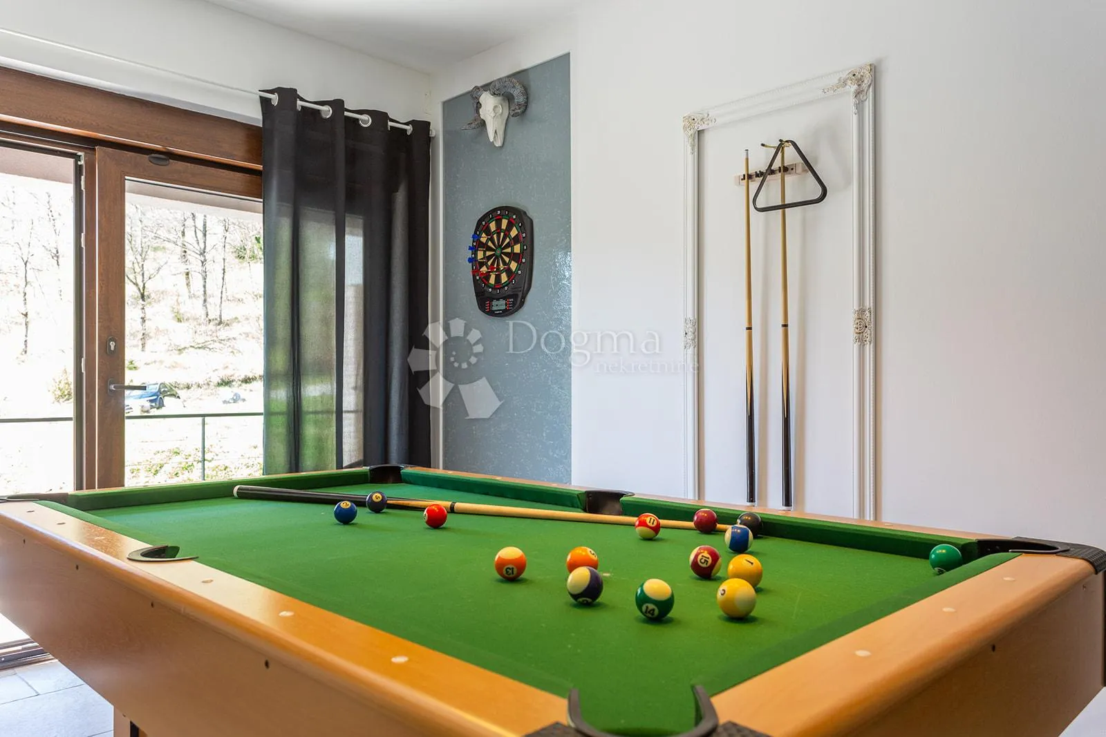 charming stone house with a pool - slika 44
