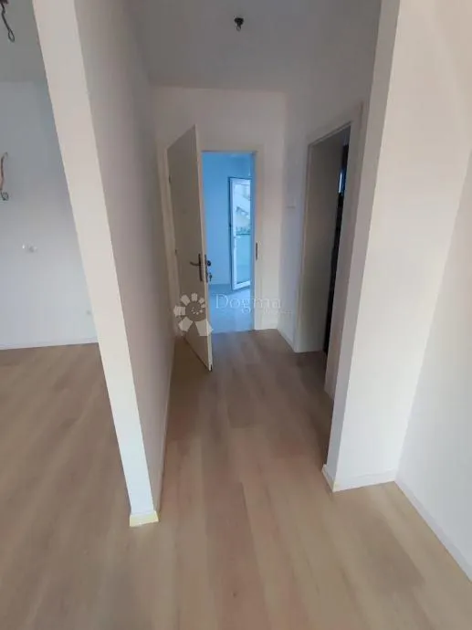 50m od mora!!! stan u novogradnji sa predivnim pogledom - slika 10
