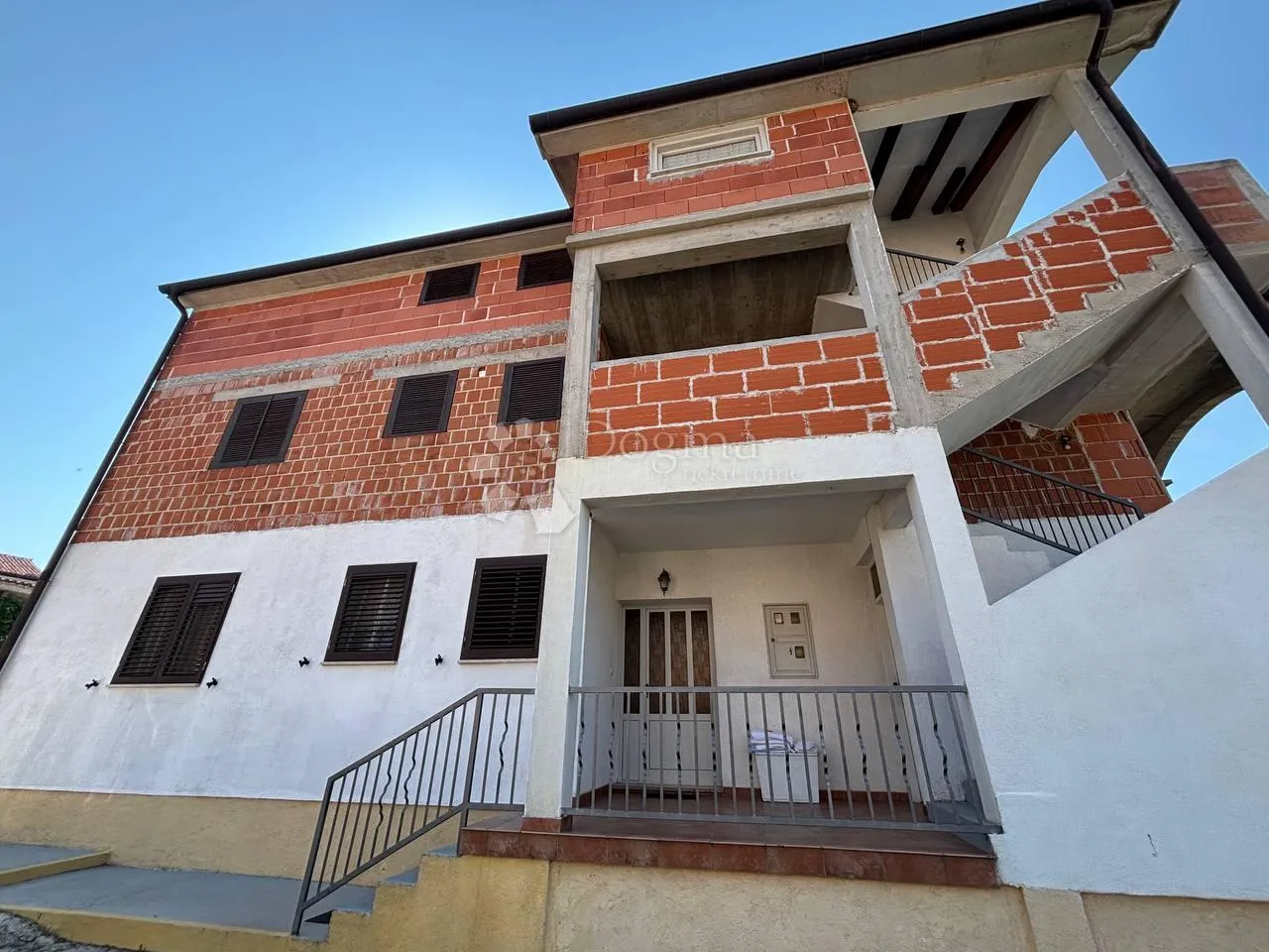 dvije stambene jedinice u roh-bau fazi + 591 m² okućnice – rovinjsko selo - slika 2