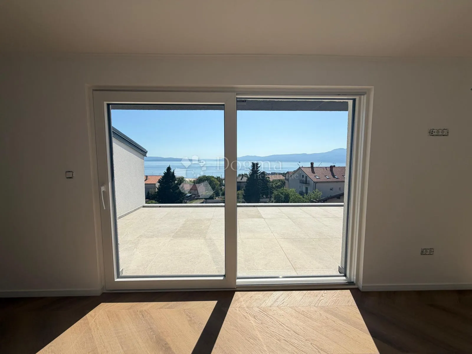 moderan višeetažni stan 220m² s pogledom na more – kostrena - slika 3