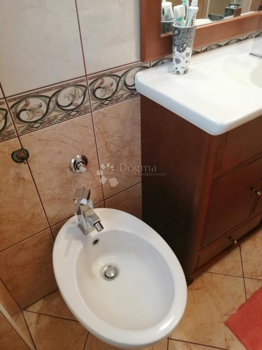 veliki gospodski 4s stan u centru - slika 33