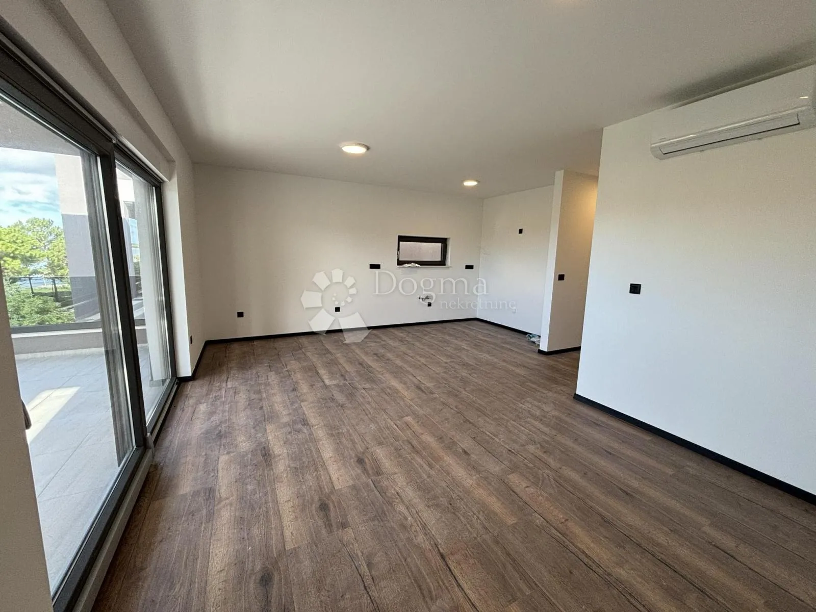 prodaje se luksuzni apartman na otoku viru, 100 m od mora - slika 4
