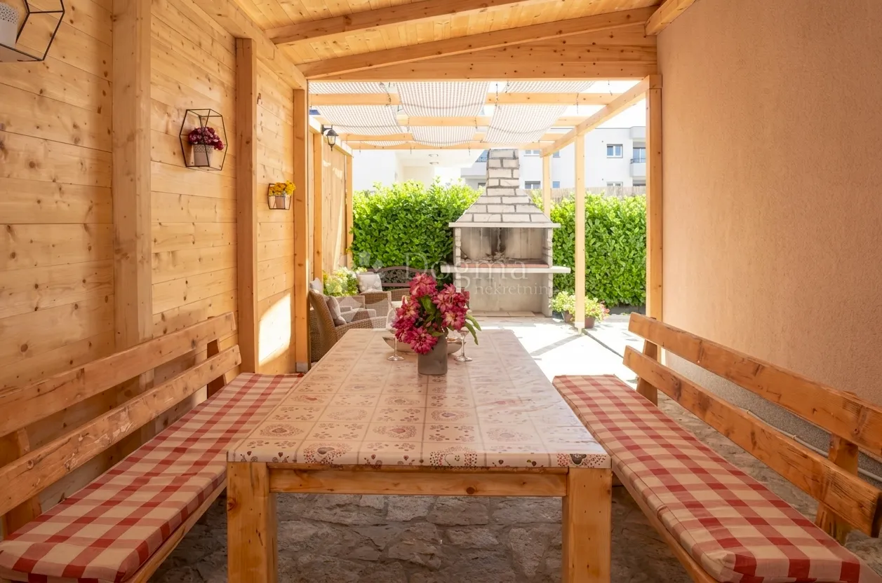 trogir kuća sa bazenom +vpm - slika 2