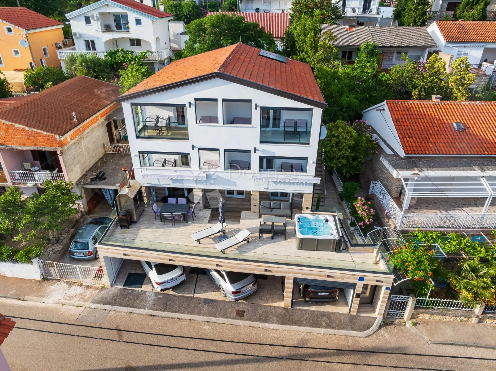 stan s pogledom na more,70 m od plaže - slika 38