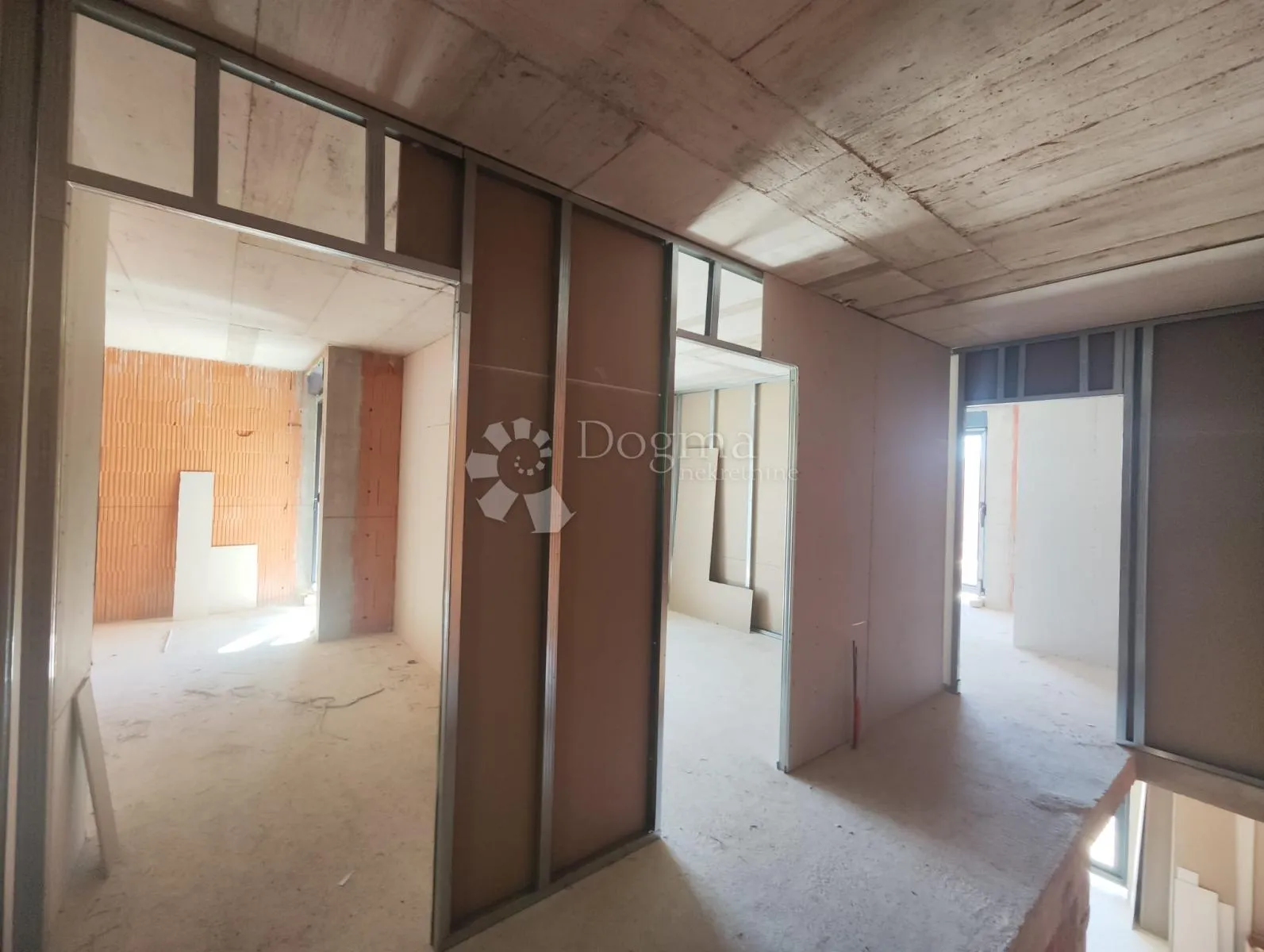 brodarica- villa s bazenom - slika 8