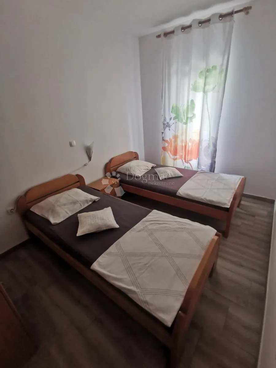 kuća na viru s bazenom i apartmanima - 698m2 - slika 11