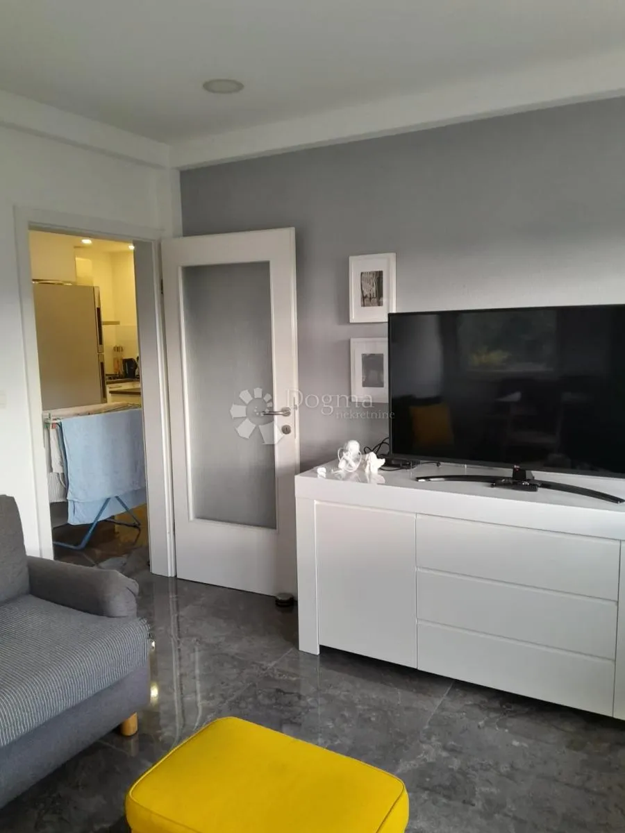 kuća u popovićima - blizina plaže pasjača - slika 8