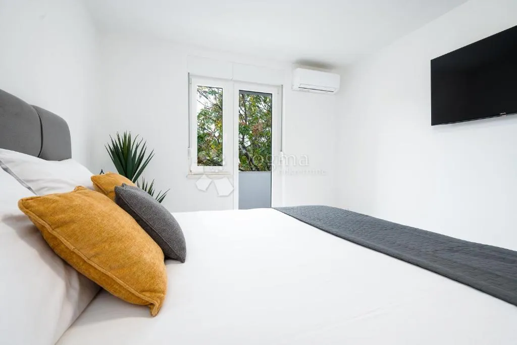 luksuzni 2-sobni stan s terasom u centru splita,75 m² - slika 9