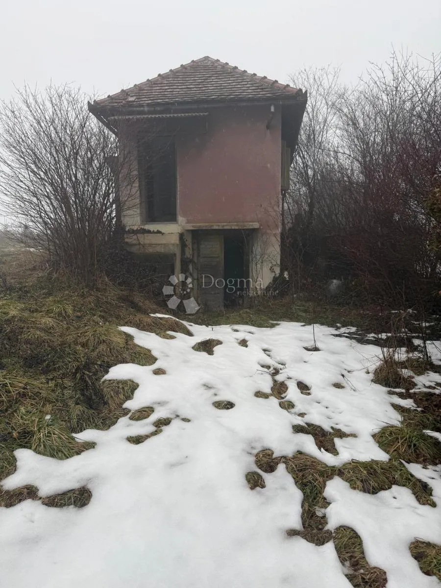 mir, prostor i pogled – građevinska parcela u zelenilu - slika 3