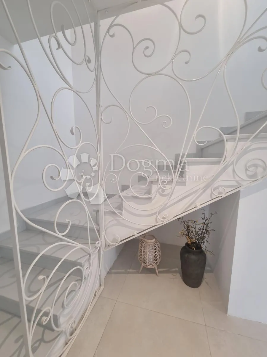 novoizgrađena vila u okolici barbana na brežuljku s otvorenim pogledom - slika 16