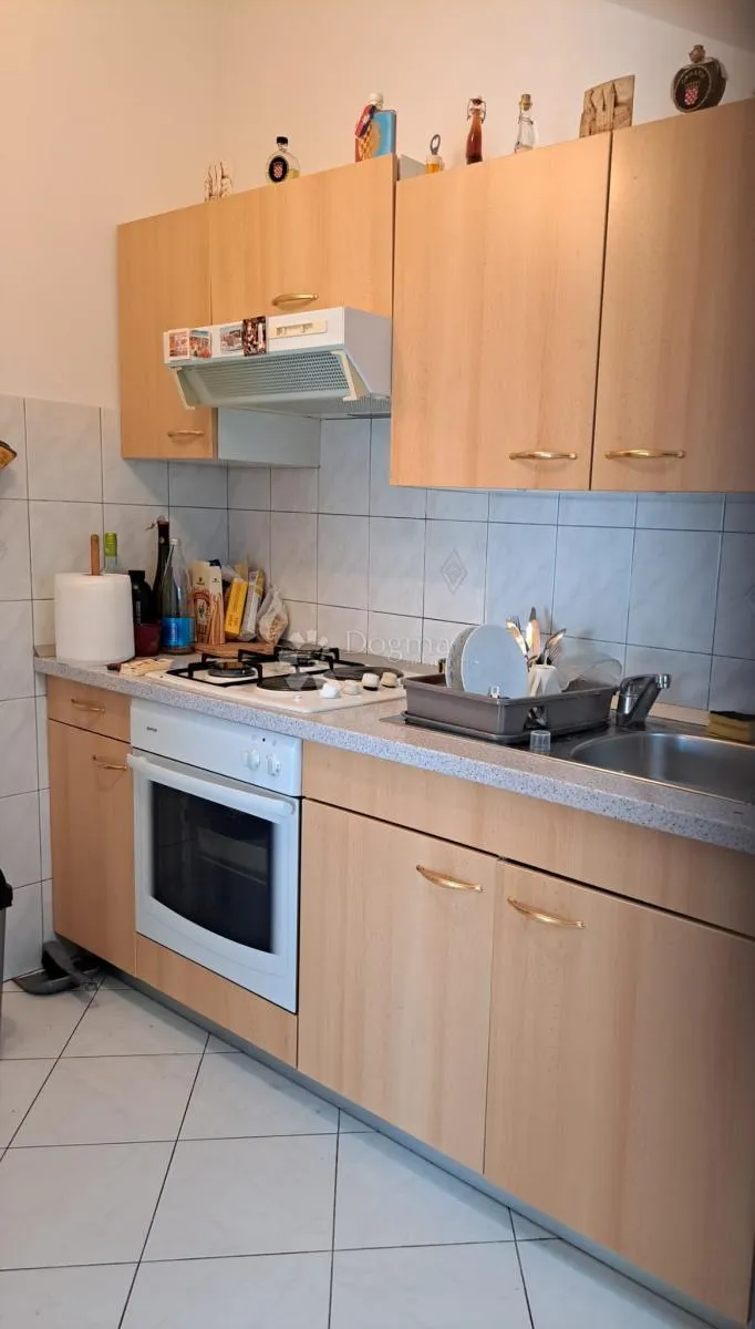 trosoban stan u potkrovlju, brda, split - slika 14