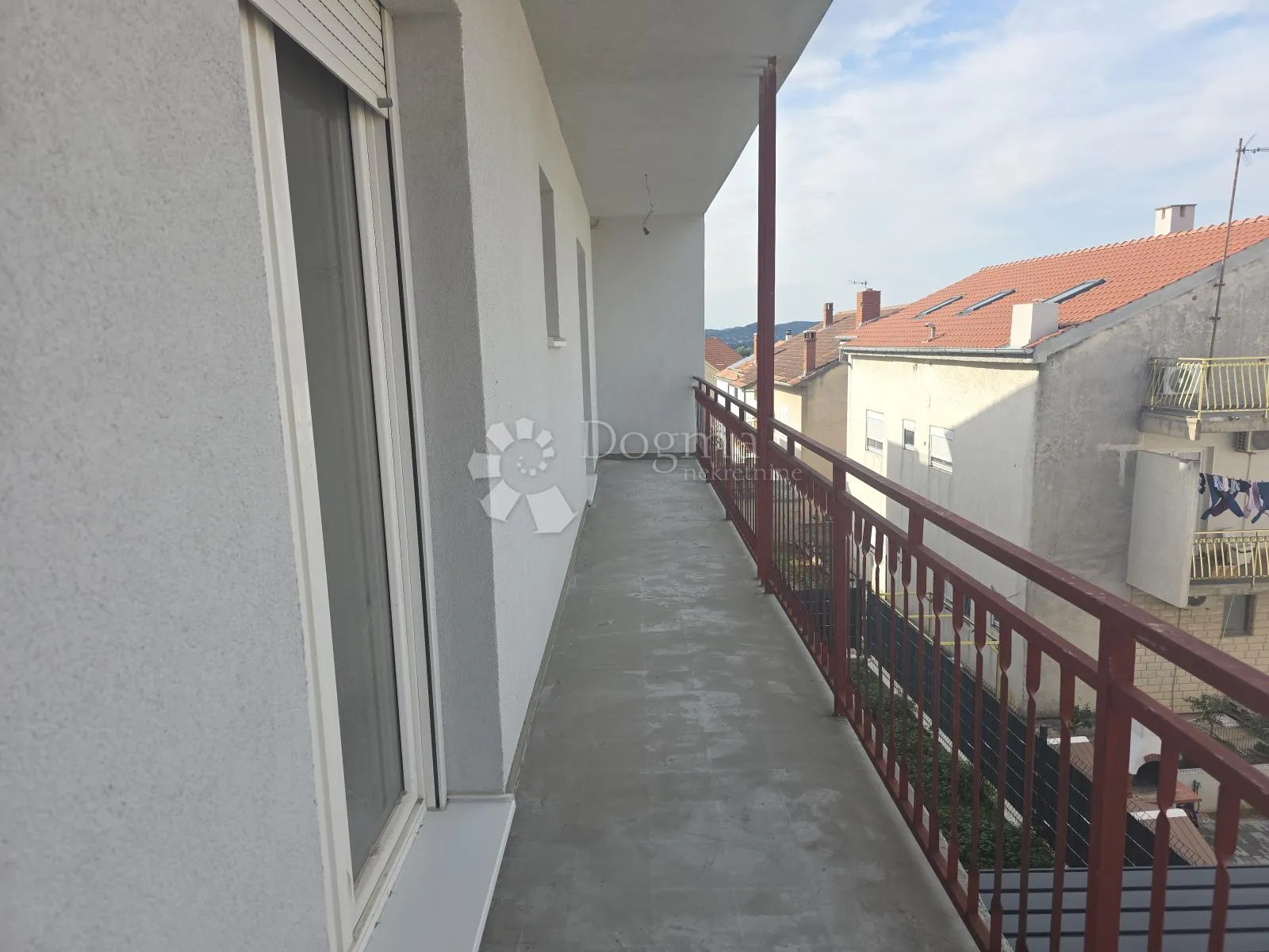 prilika! prostran 3-soban stan za renovaciju – njivice - slika 11