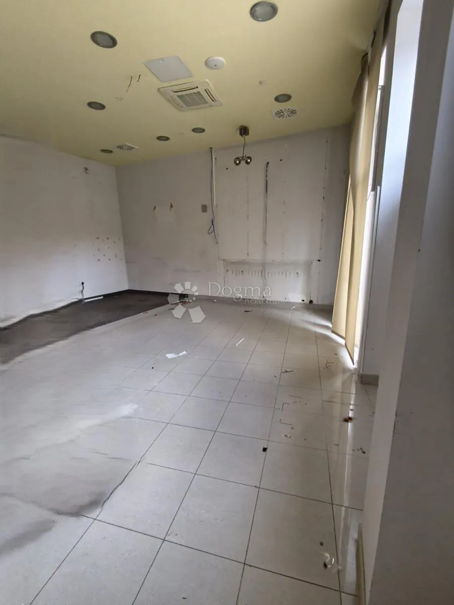 donji grad: poslovni prostor s velikim izlozima! - slika 9