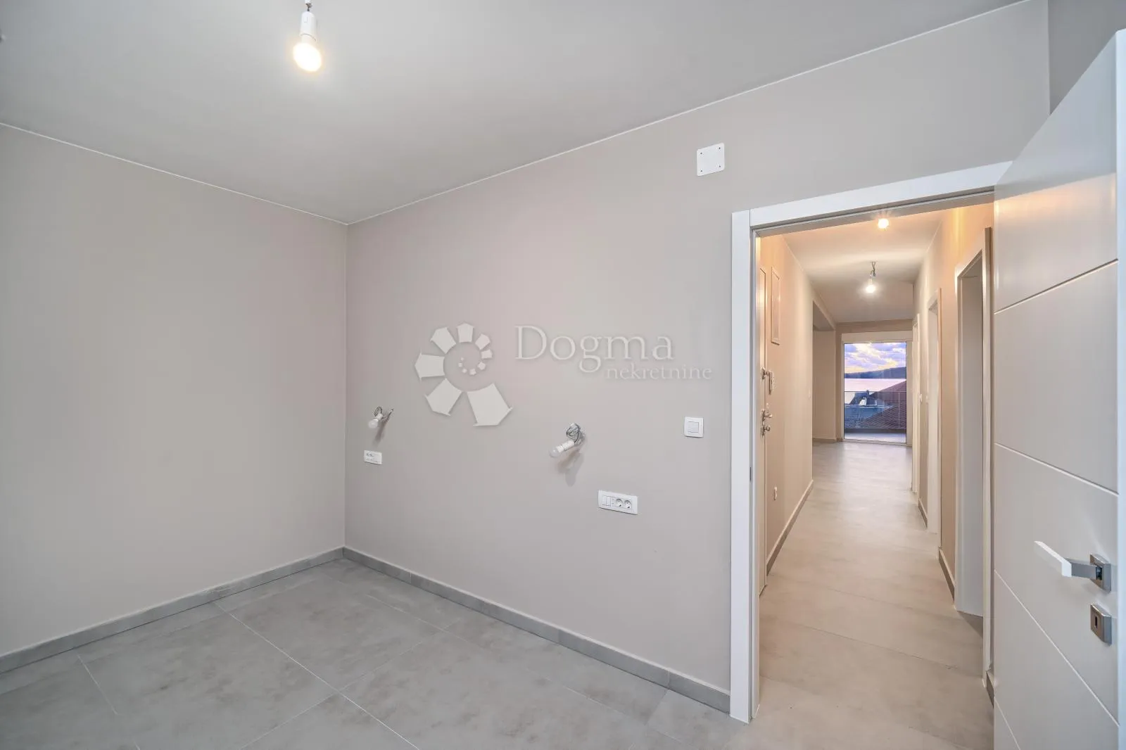brodarica- penthouse 120m od mora as4 - slika 19