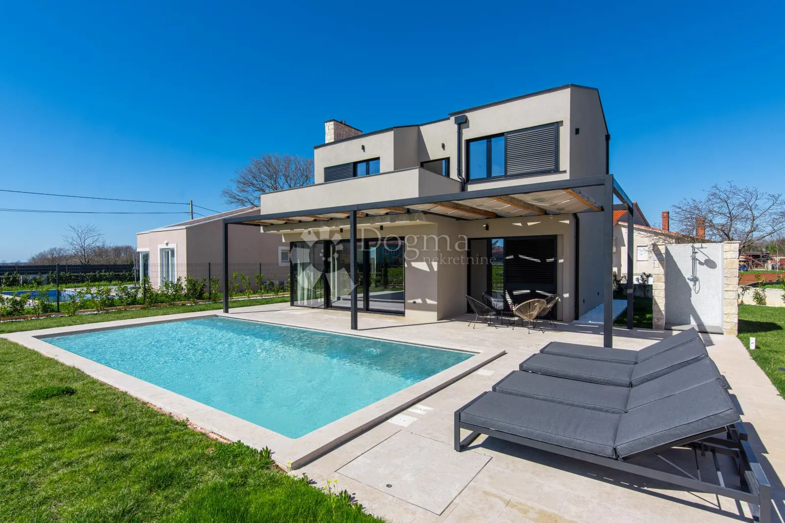 arhitektonska vila u krnici – luksuz, privatnost i mediteranska elegancija (2,5 km od mora) - slika 3