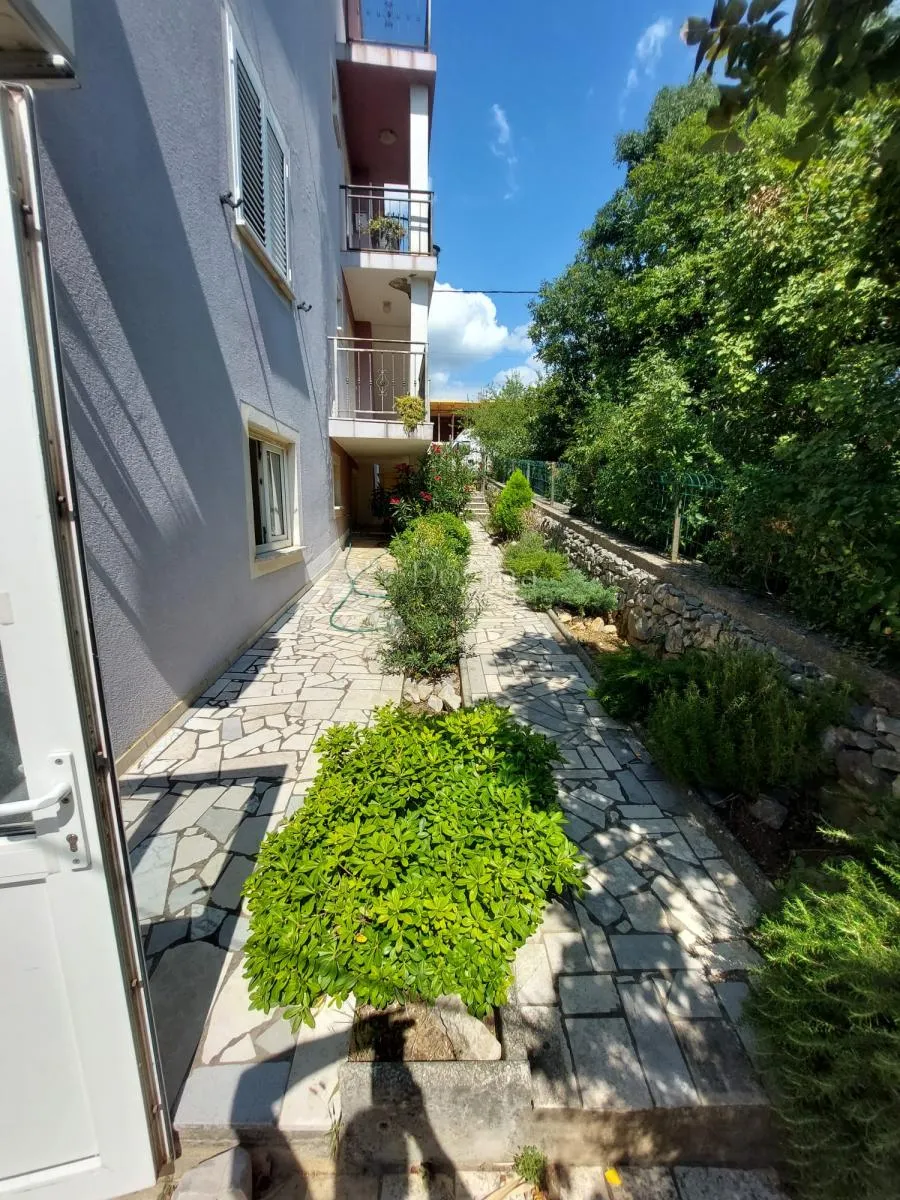 kraljevica, apartman sa vrtom - slika 10