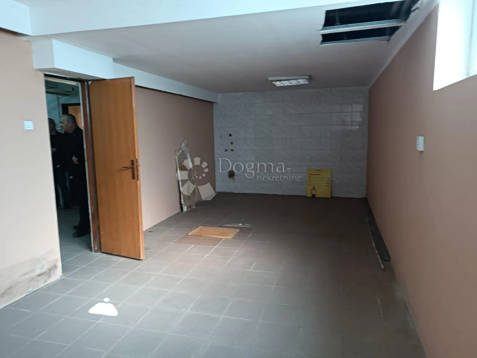 prilika - poslovni prostor donja dubrava (najam 1200€) - slika 1