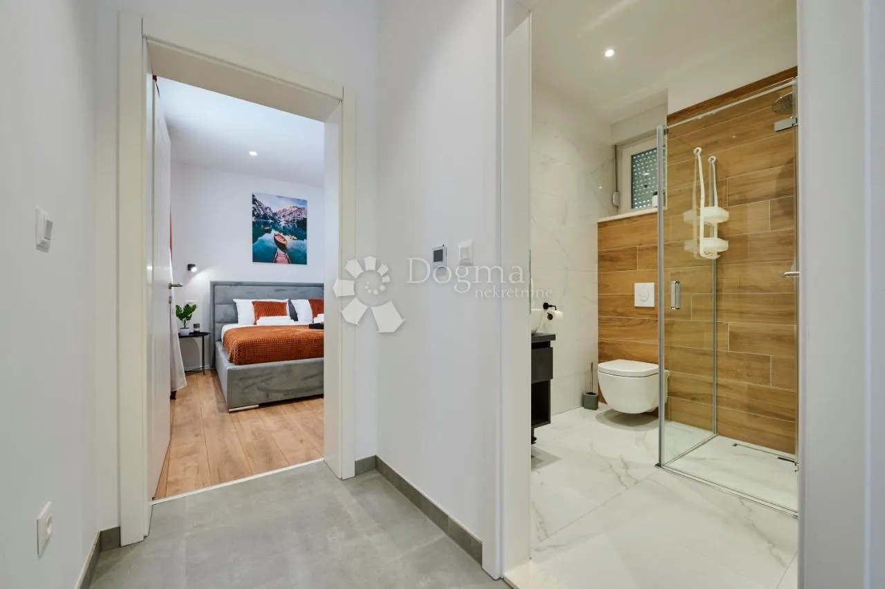 kaštel novi- luksuzna villa s bazenom - slika 9