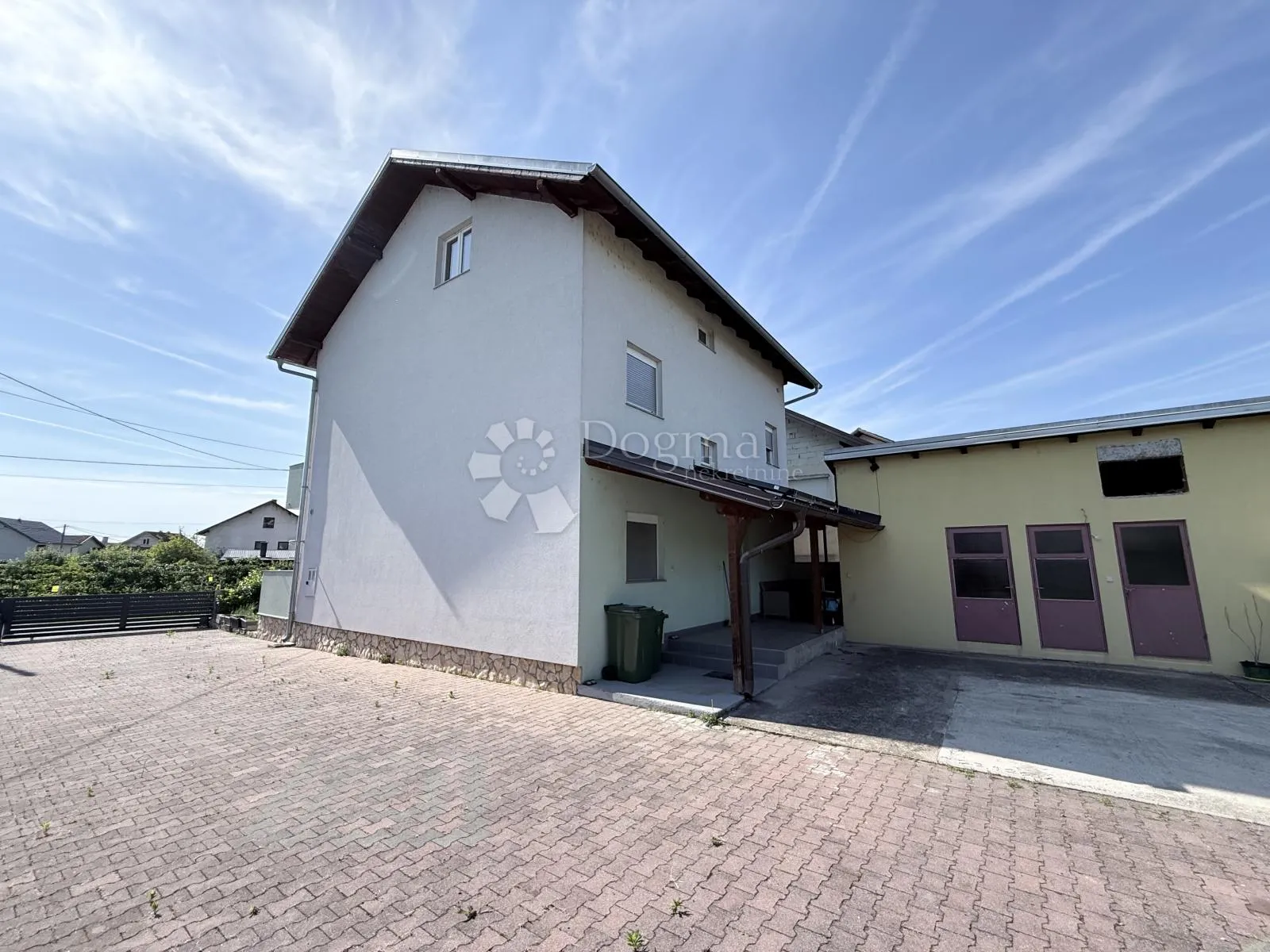 prostrana obiteljska kuća u petrinji - 230m² - slika 21