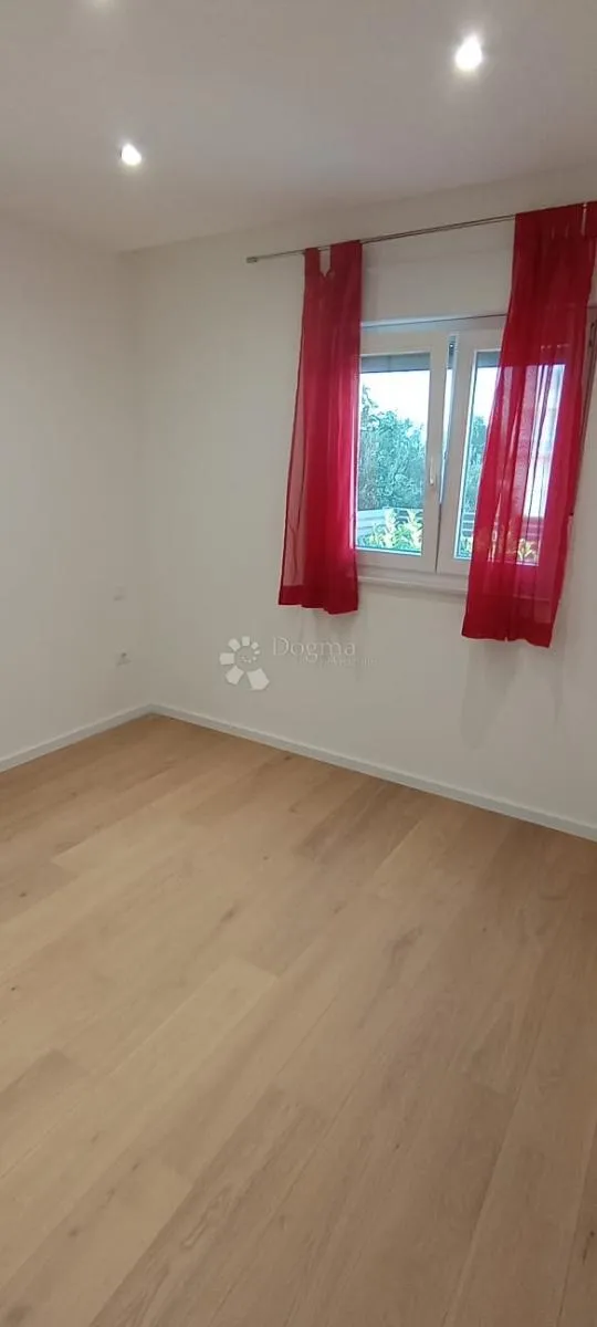 poslovni prostor/apartman s privatnim vrtom – žminjača, podstrana – idealno za tihu djelatnost - slika 2