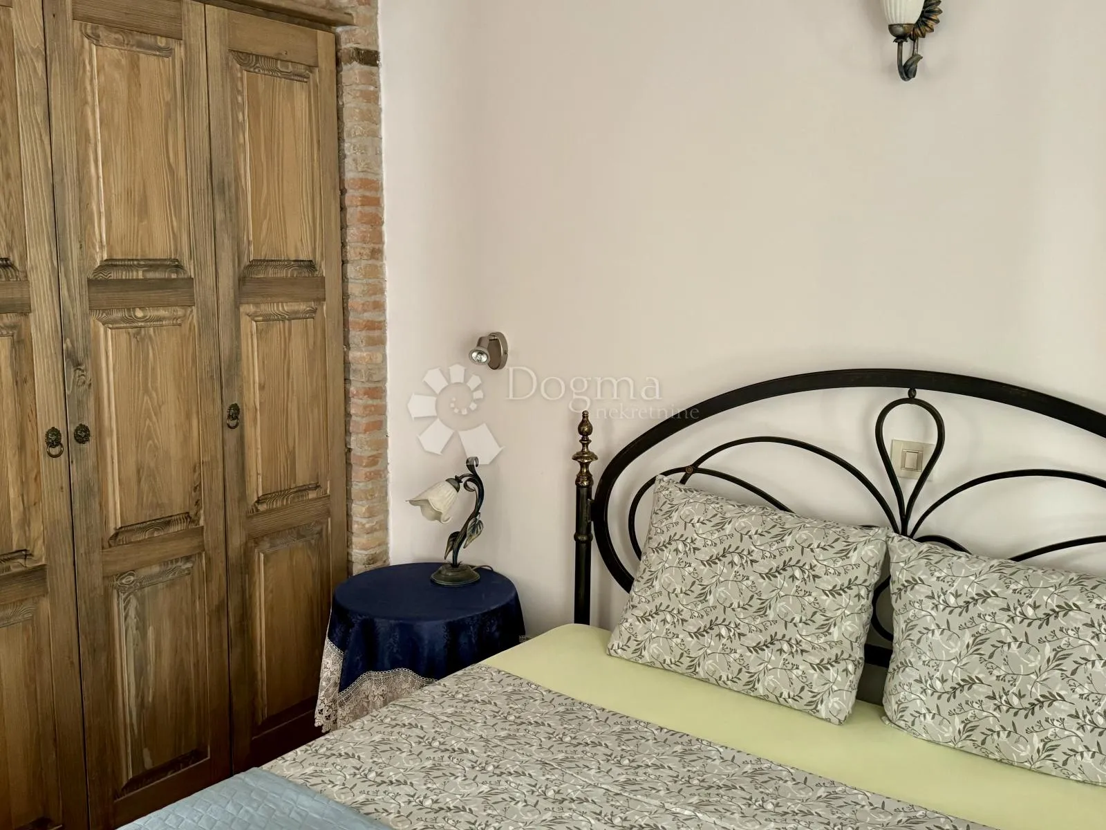 rovinj - kuća sa šest apartmana u srcu starog grada - slika 46