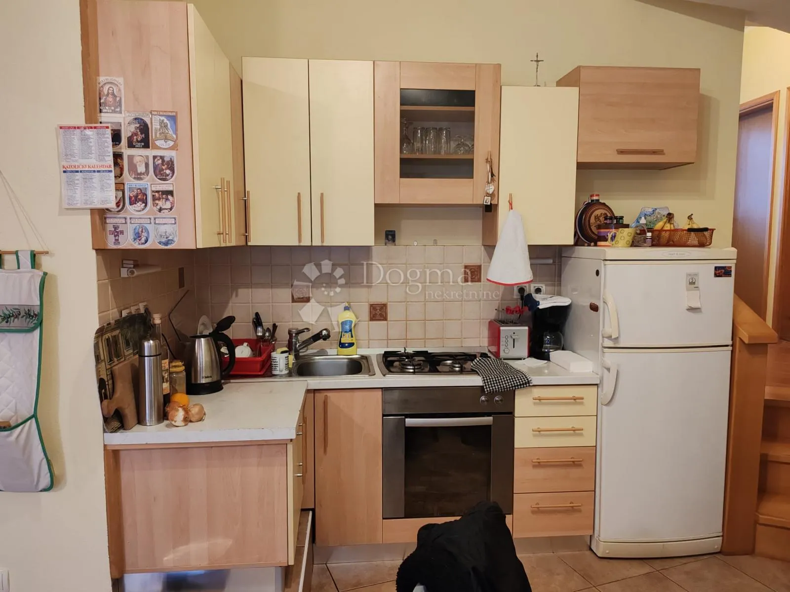 vodice - kuća u centru blizu mora - dva stana - poslovni prostor - slika 23