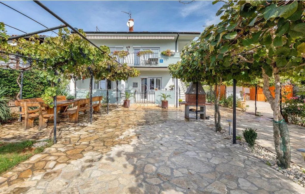 prilika - 2 kuće sa bazenom na odličnoj lokaciji - slika 28