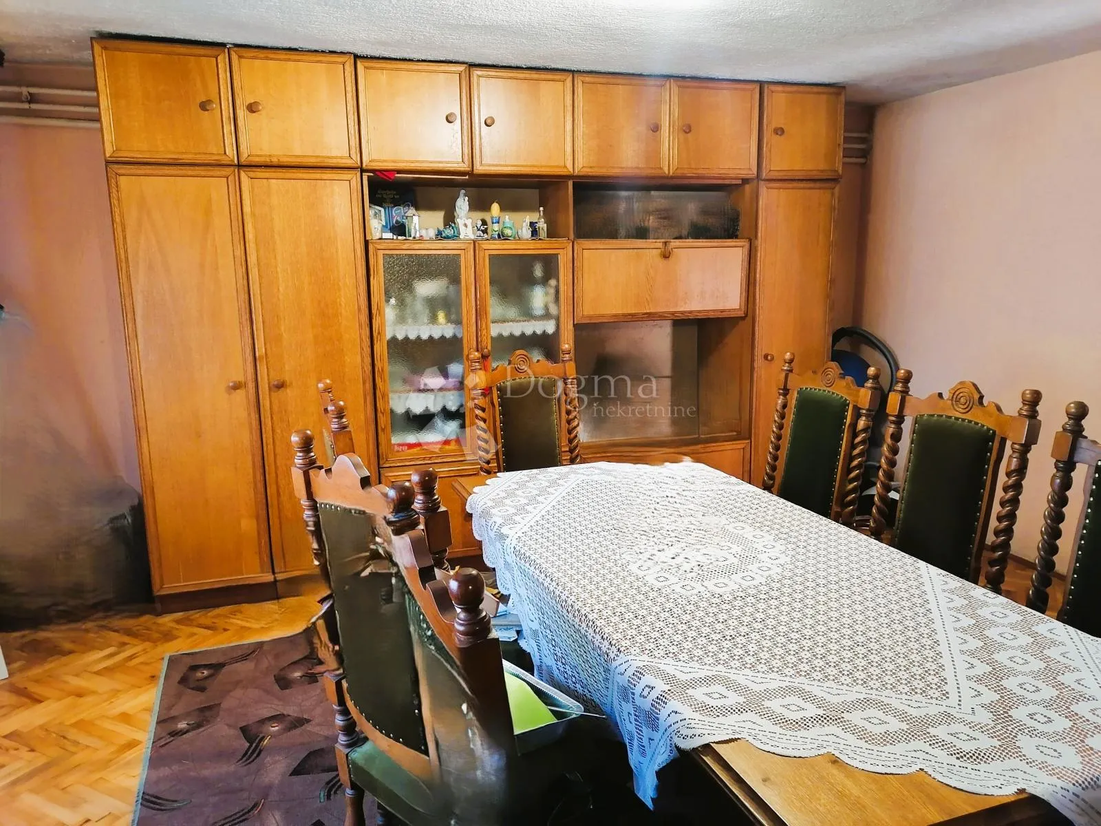 useljiva kuća sa gospodarskim zgradama u preknu - slika 8