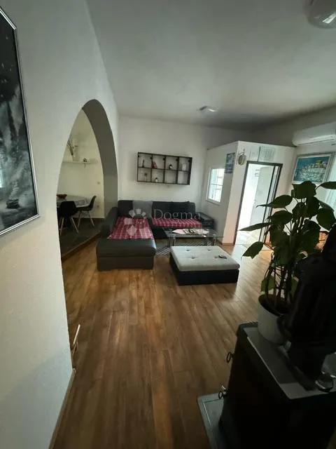 atraktivan stan sa panoramskim pogledom na more - slika 1