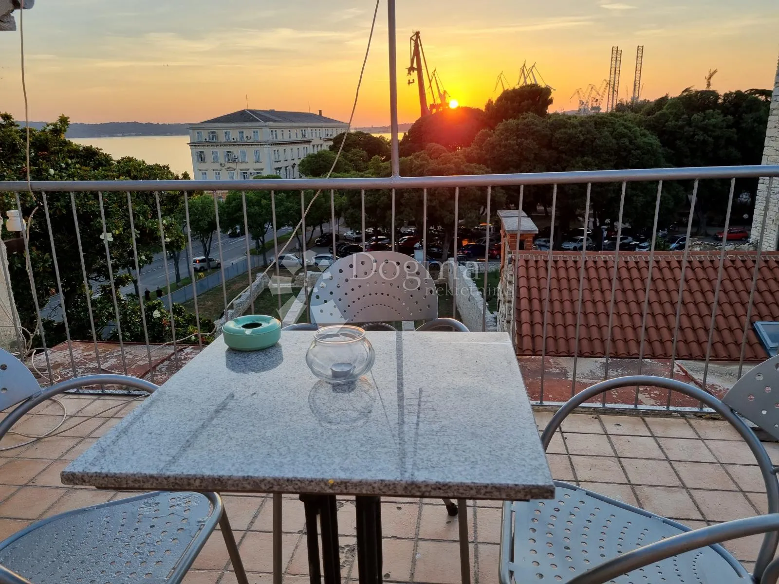 zgrada...poslovna prilika za hostel - slika 27