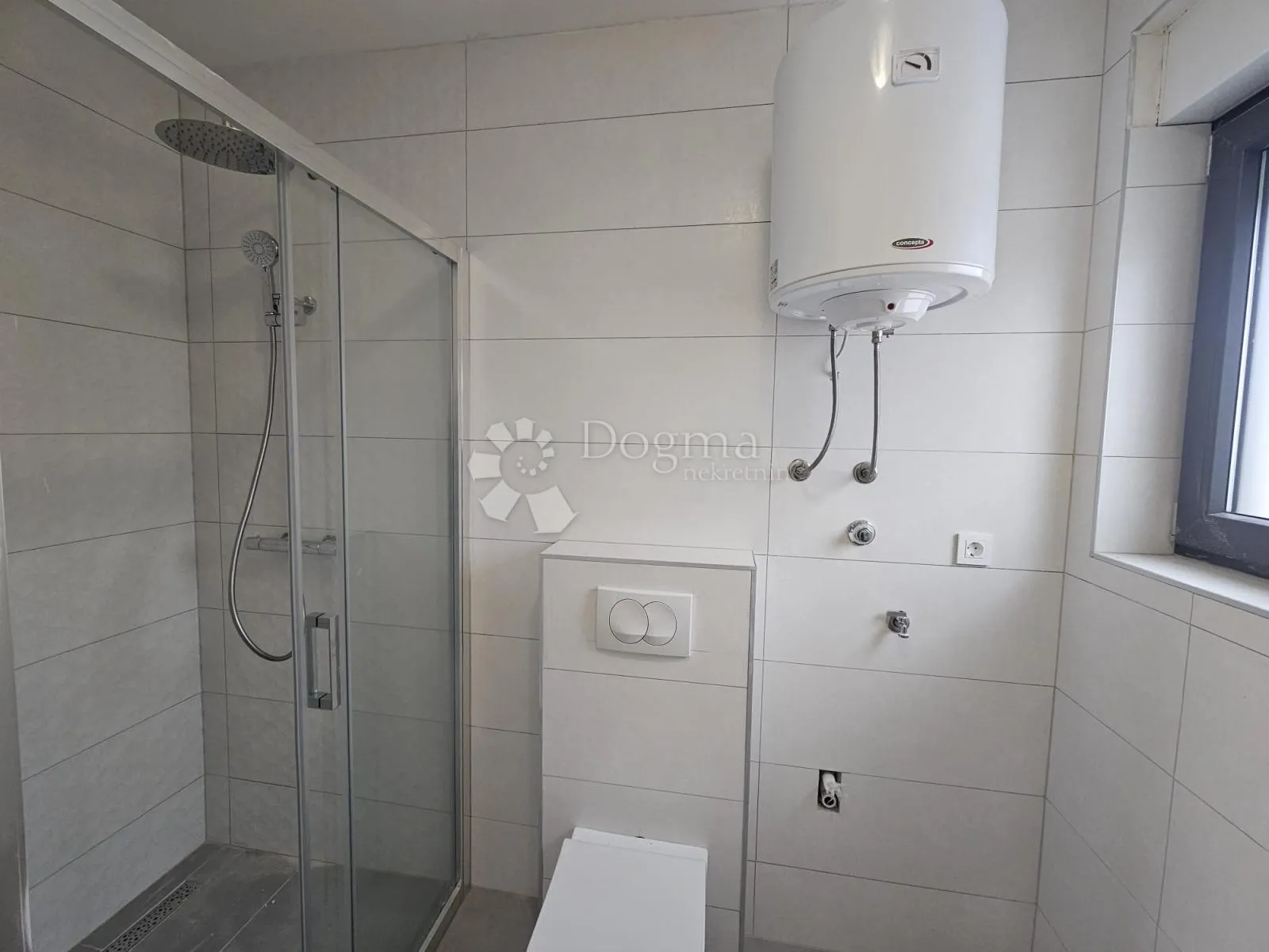 stan, novogradnja, 60m od mora, 3ss + krovna terasa - slika 42