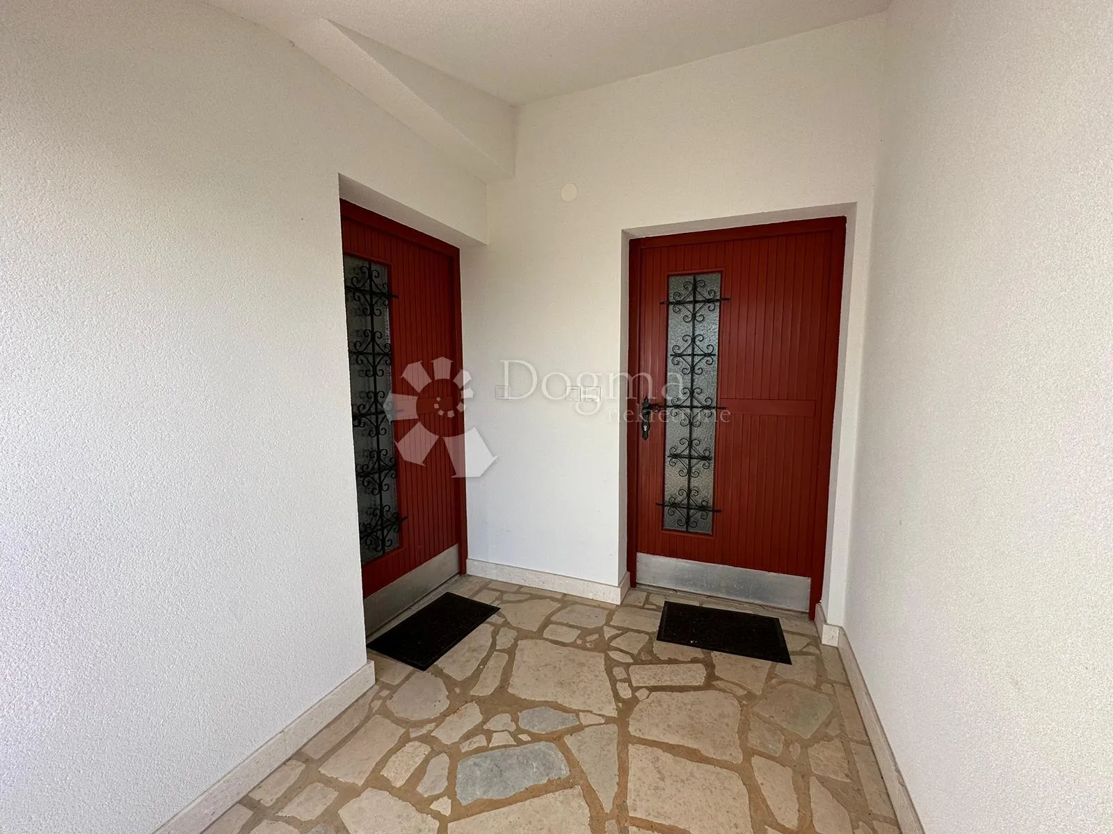 apartmanska kuća na 50 metara do mora - slika 26