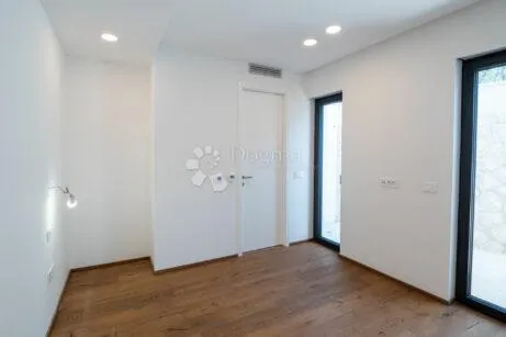 ekskluzivan duplex s bazenom, 100 m od mora - slika 26