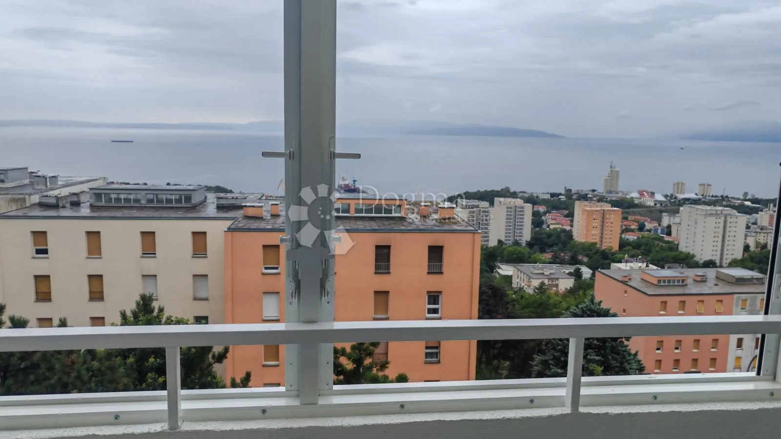 stan u blizini kampusa - slika 19
