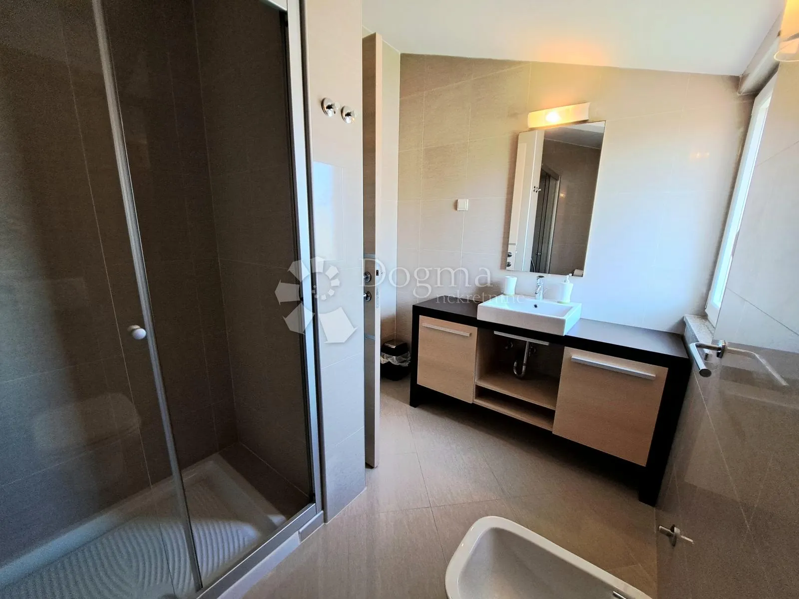 impresivan penthouse s pogledom na more, pješćana uvala - slika 14