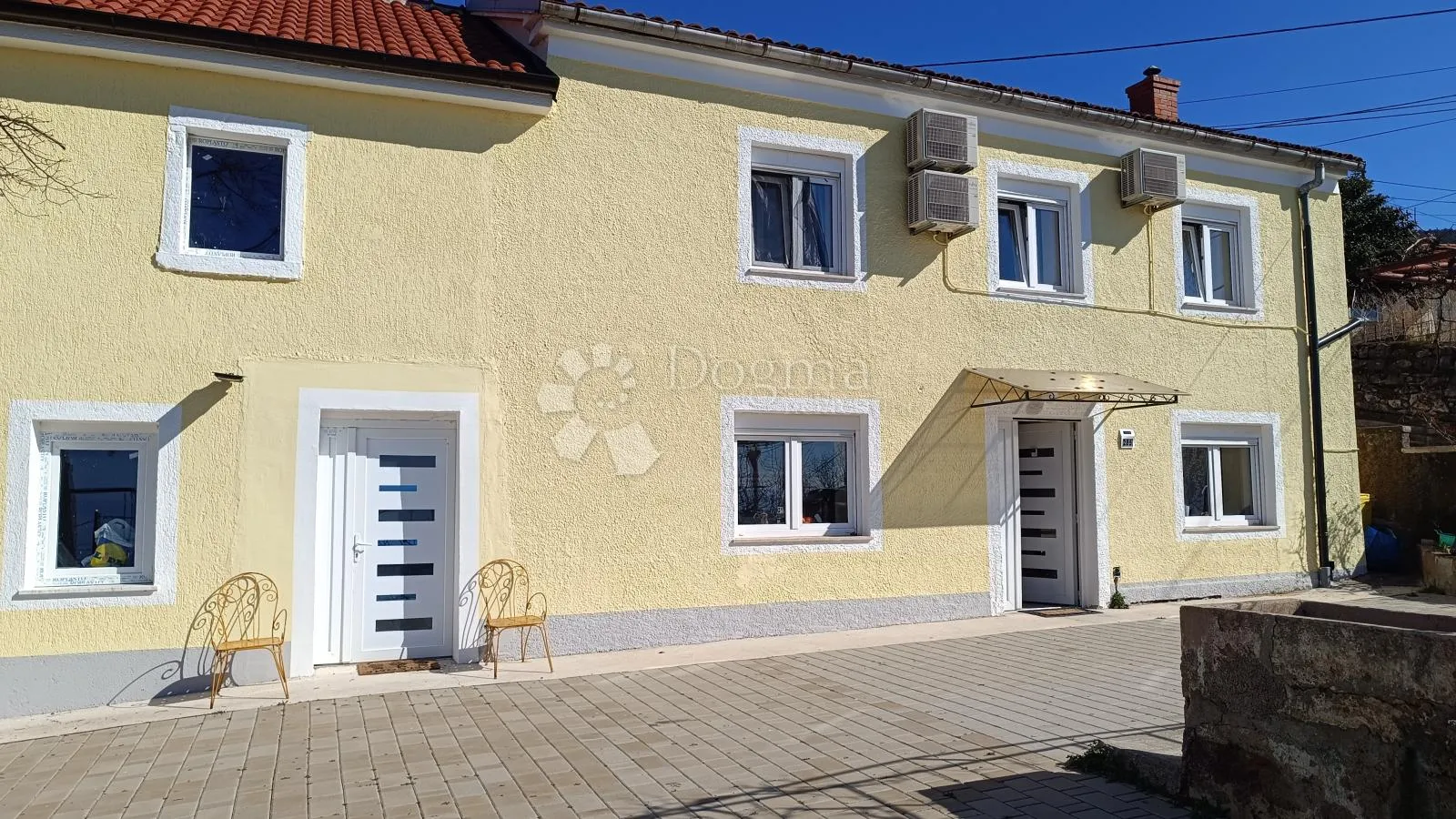 hreljin, kuća sa 2 dvoetažna stana, okućnica, parking - slika 2