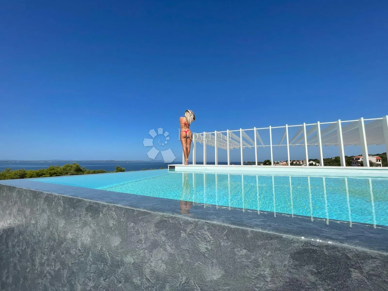 raskošan penthaus s bazenom, 100 m od mora - slika 9