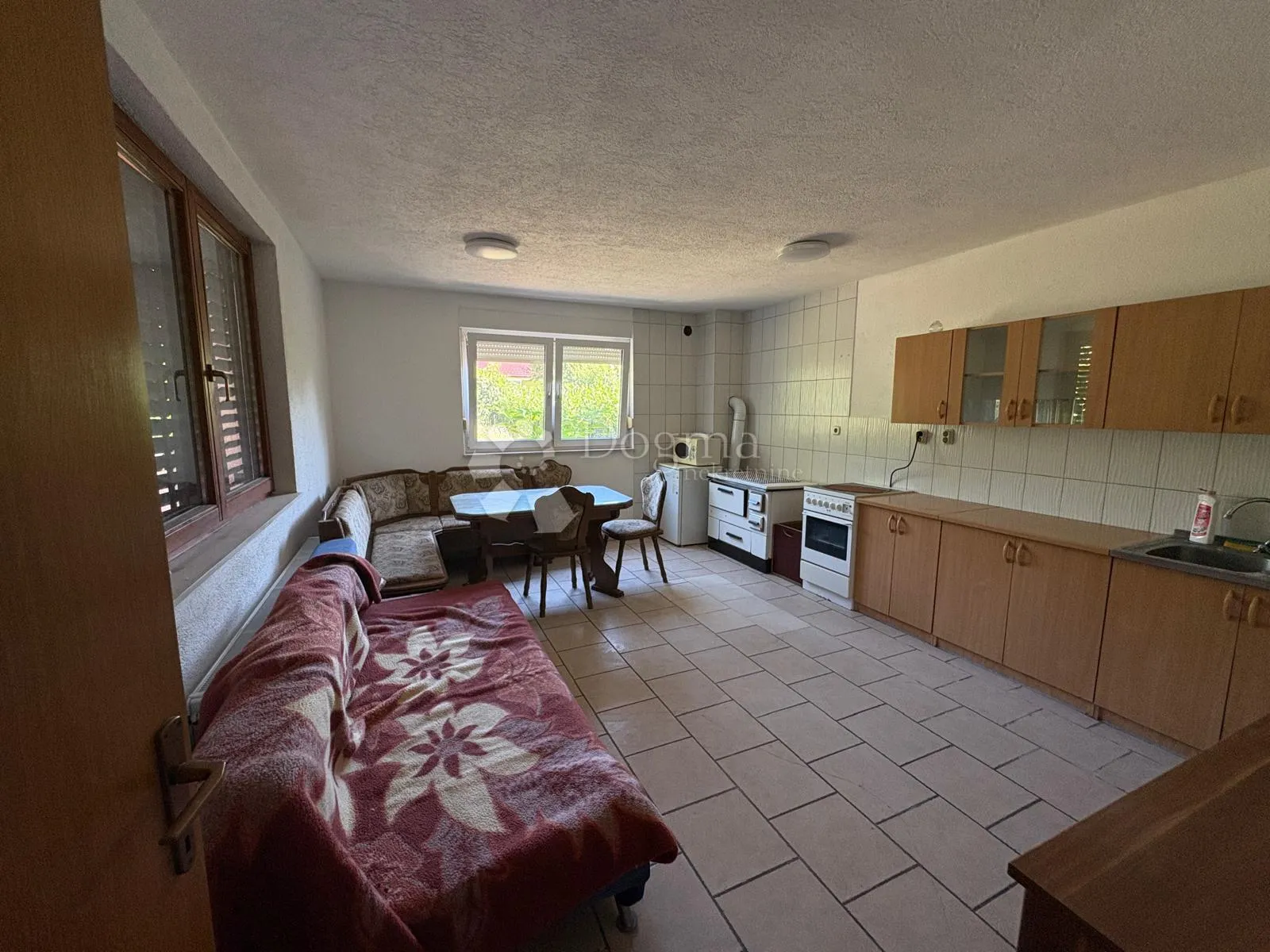 prostrana katnica u retfali – 291 m² s dvorištem - slika 22