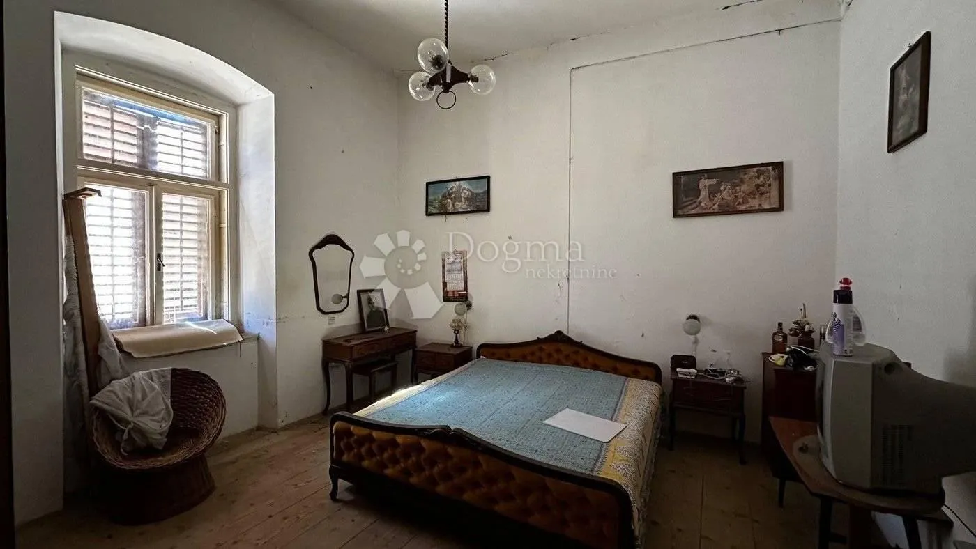 tradicionalna kamena obiteljska kuća sa minimalnom adaptacijom - slika 10