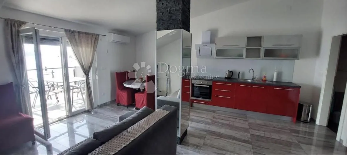 kuća s tri apartmana uz more - slika 8