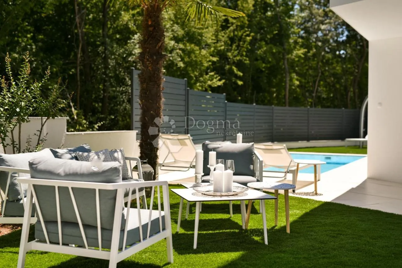 njivice apartman 145m2 sa bazenom - slika 1